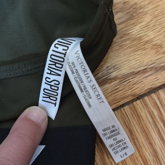 HARDLY WORN! VSX Victoria’s Secret Army Green Sports Bra Racerback Size Large - Picture 5 of 6